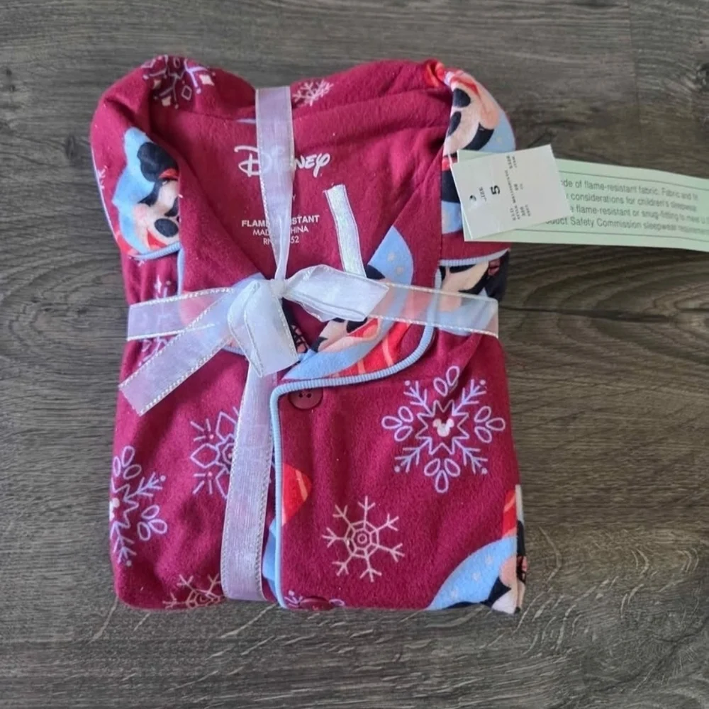 Girls Disney holiday pajama set size 5 NEW